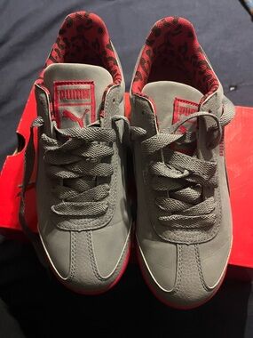 Ladies Puma Gray and Pink Low-Top Sneakers